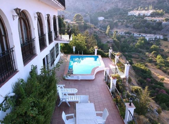 Foto 1 de Chalet en venta en Grazalema de 6 habitaciones con terraza y piscina
