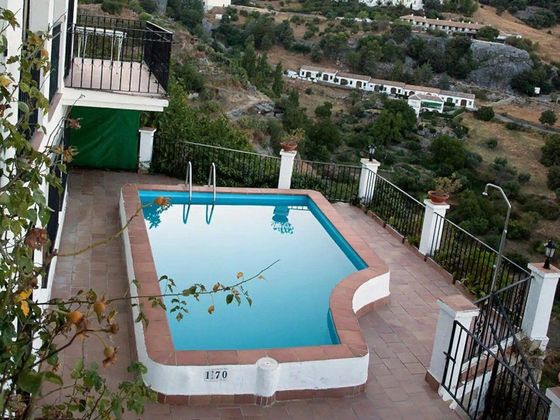 Foto 2 de Chalet en venta en Grazalema de 6 habitaciones con terraza y piscina