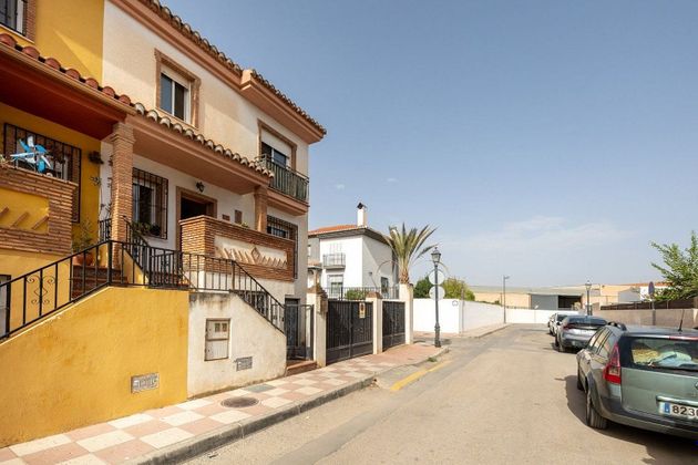 Foto 2 de Casa en venda a Cúllar Vega de 4 habitacions amb terrassa i balcó