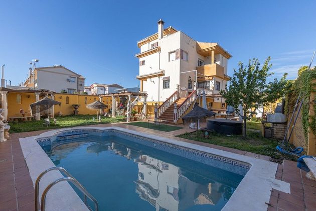 Foto 1 de Xalet en venda a Peligros de 4 habitacions amb terrassa i piscina