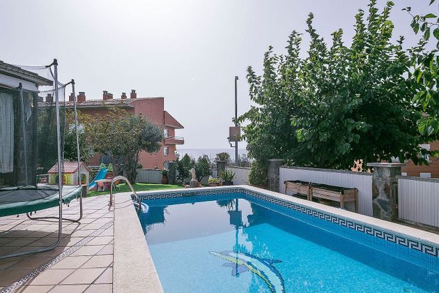 Foto 2 de Xalet en venda a Tiana de 5 habitacions amb terrassa i piscina