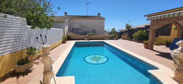 Foto 1 de Chalet en venta en Mas Mel - Bellamar de 5 habitaciones con terraza y piscina