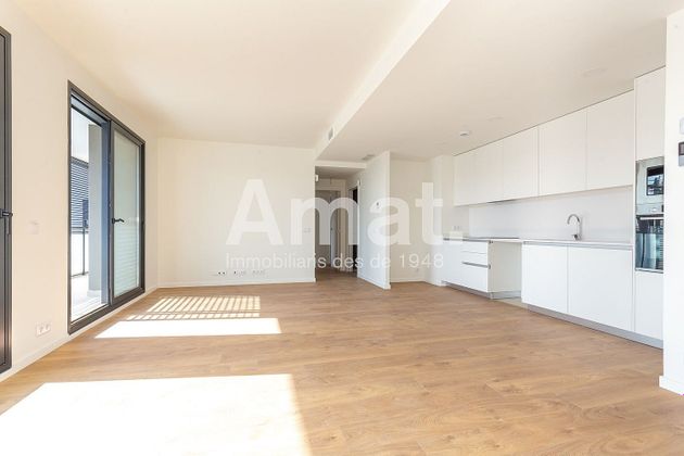 Foto 2 de Piso en venta en Centre - Hospitalet de Llobregat, L´ de 3 habitaciones con terraza y piscina