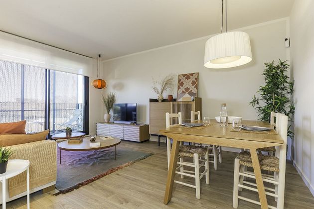 Foto 2 de Piso en venta en La Marina del Prat Vermell de 3 habitaciones con terraza y garaje
