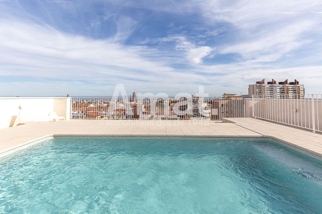 Foto 1 de Pis en venda a El Baix Guinardó de 4 habitacions amb terrassa i piscina