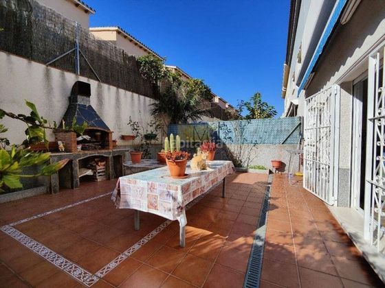 Foto 1 de Casa adossada en venda a calle Rocacresta de 4 habitacions amb terrassa i garatge
