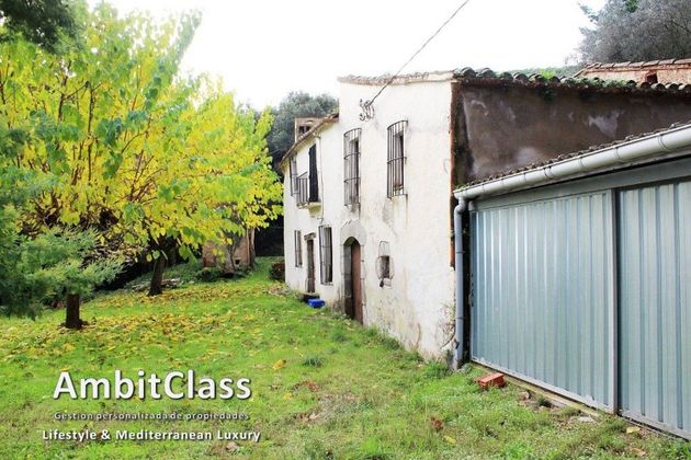 Foto 1 de Casa en venda a Sant Iscle de Vallalta de 5 habitacions amb jardí