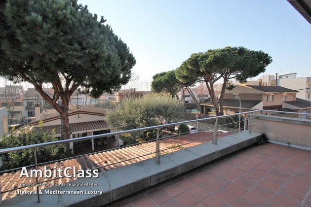 Foto 1 de Xalet en venda a Vilassar de Mar de 4 habitacions amb terrassa i piscina