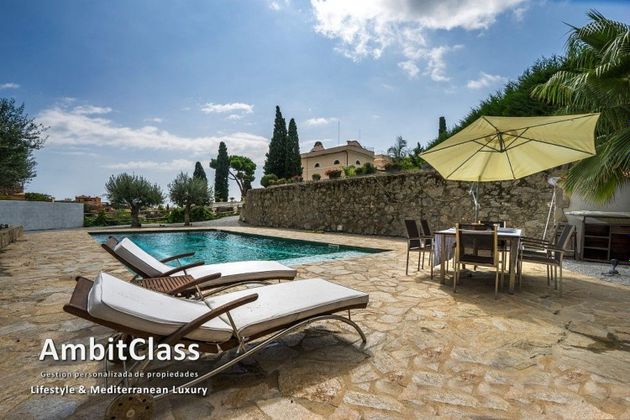 Foto 1 de Xalet en venda a Tiana de 15 habitacions amb terrassa i piscina