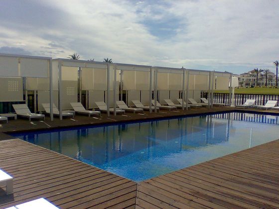 Foto 1 de Alquiler de piso en calle Anchoa de 2 habitaciones con terraza y piscina