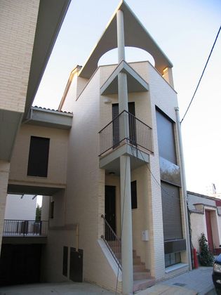 Foto 1 de Casa adossada en venda a calle Ordesa de 3 habitacions amb terrassa i piscina