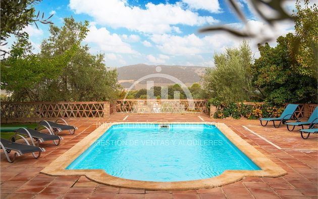 Foto 1 de Chalet en venta en carretera De Ronda de 5 habitaciones con terraza y piscina