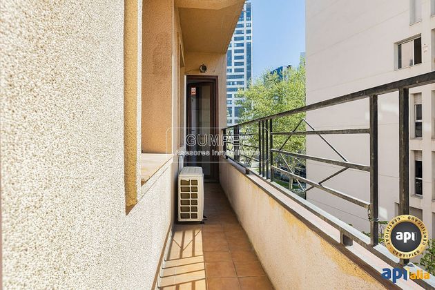 Foto 1 de Venta de piso en El Poblenou de 4 habitaciones con balcón y ascensor