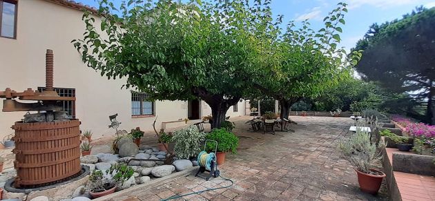 Foto 2 de Casa rural en venda a Tiana de 6 habitacions amb terrassa i jardí