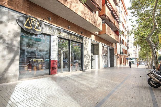 Foto 1 de Venta de local en avenida Meridiana Barcelona con terraza y aire acondicionado