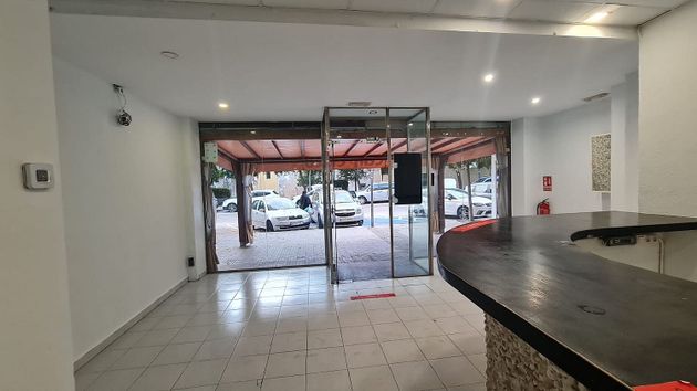 Foto 2 de Alquiler de local en plaza De L'empordà de 120 m²