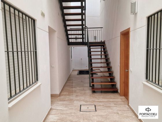 Foto 2 de Piso en alquiler en San Bartolomé - Judería de 1 habitación con muebles y balcón
