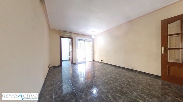 Foto 1 de Piso en venta en Centre - Santa Coloma de Gramanet de 3 habitaciones con balcón y aire acondicionado