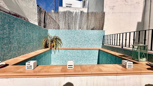 Foto 1 de Casa adosada en venta en San Gil de 5 habitaciones con terraza y piscina