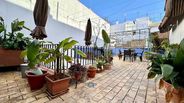 Foto 2 de Casa adossada en venda a San Gil de 5 habitacions amb terrassa i piscina