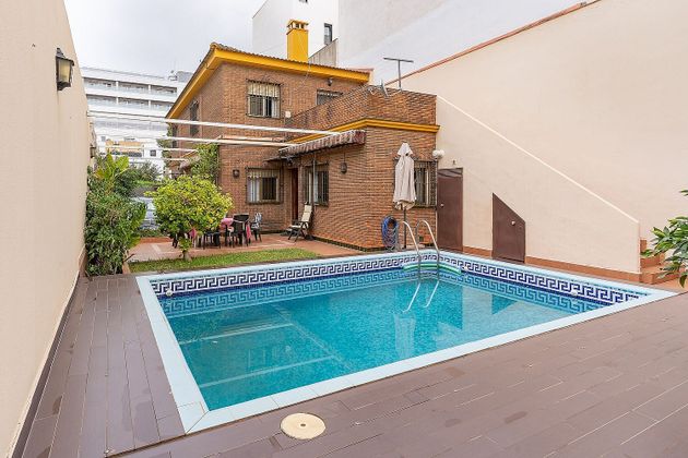 Foto 1 de Casa en venda a Nervión de 5 habitacions amb terrassa i piscina