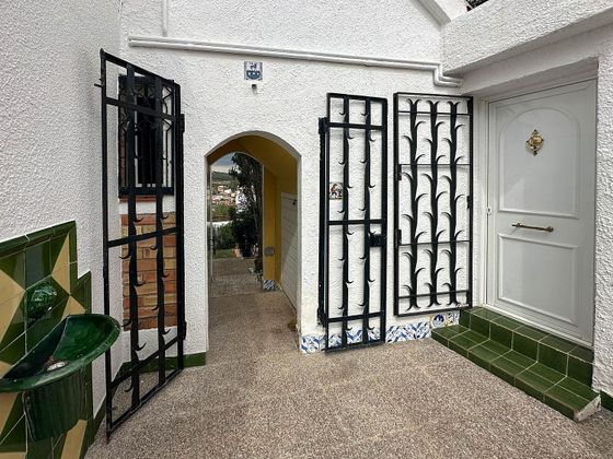 Foto 2 de Casa adossada en lloguer a Can Girona - Terramar - Can Pei - Vinyet de 4 habitacions amb terrassa i piscina
