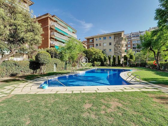 Foto 2 de Pis en venda a Sarrià de 5 habitacions amb terrassa i piscina