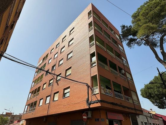 Foto 1 de Venta de piso en El Alborgí de 3 habitaciones con balcón y ascensor
