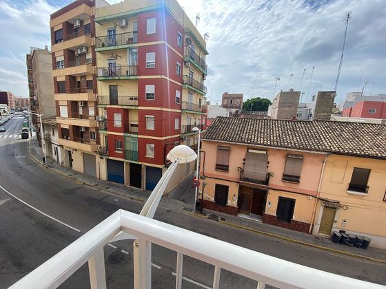 Foto 1 de Alquiler de piso en La Constitución - Canaleta de 2 habitaciones con balcón y aire acondicionado