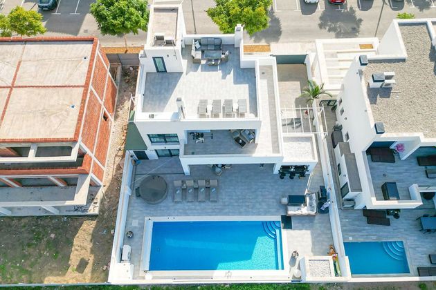 Foto 1 de Venta de chalet en calle Cornejo de 3 habitaciones con terraza y piscina