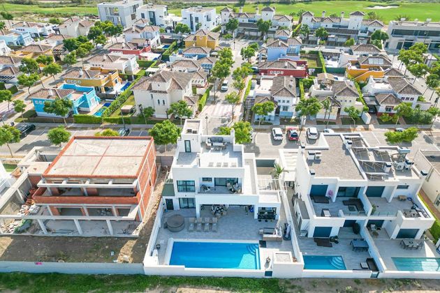 Foto 2 de Venta de chalet en calle Cornejo de 3 habitaciones con terraza y piscina