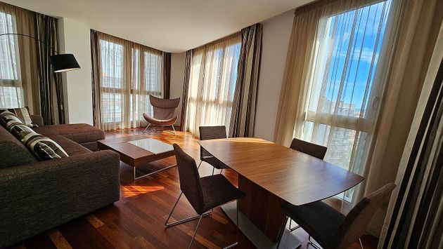 Foto 1 de Alquiler de piso en calle Del Doctor Aiguader de 2 habitaciones con muebles y aire acondicionado