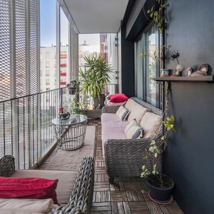 Foto 1 de Piso en venta en Provençals del Poblenou de 3 habitaciones con terraza y garaje