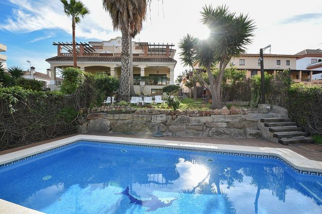 Foto 1 de Casa en venda a calle Valentuñana de 5 habitacions amb terrassa i piscina