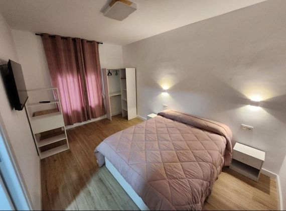 Foto 2 de Piso en venta en Alfonso de 7 habitaciones con balcón y aire acondicionado