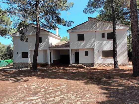Foto 1 de Xalet en venda a Marugán de 7 habitacions amb terrassa i garatge