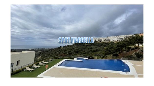 Foto 1 de Ático en alquiler en urbanización Los Altos de Los Monteros de 2 habitaciones con terraza y piscina