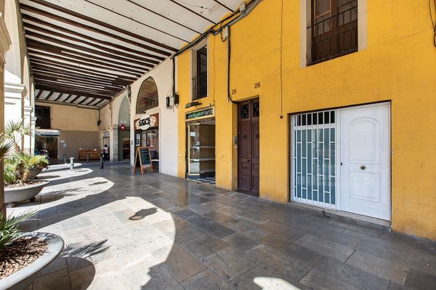 Foto 2 de Alquiler de local en plaza Mercadal con terraza