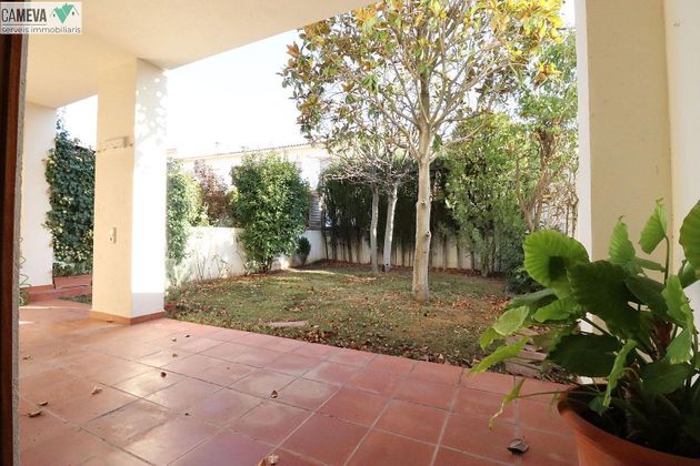 Foto 1 de Casa adosada en venta en Centre - Castellar del Vallès de 6 habitaciones con terraza y garaje
