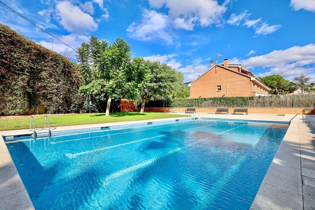 Foto 1 de Casa adossada en venda a Cabrils de 5 habitacions amb terrassa i piscina