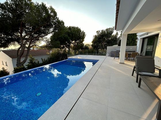 Foto 1 de Xalet en venda a avenida De Los Alisos de 4 habitacions amb terrassa i piscina