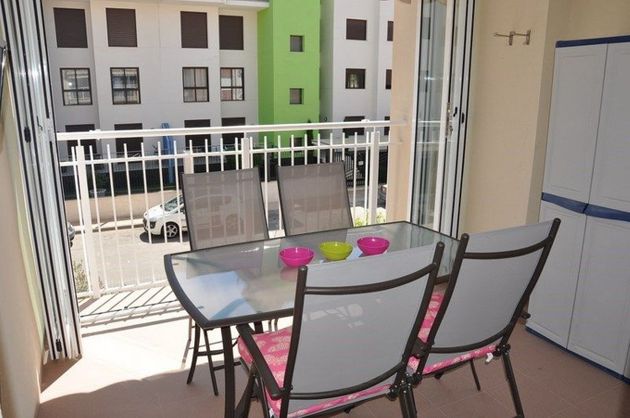 Foto 2 de Piso en alquiler en calle Cabo Tiñoso Orihuela Alicante España de 2 habitaciones con terraza y piscina