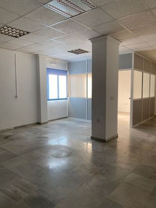 Foto 1 de Alquiler de oficina en La Calzada de 80 m²