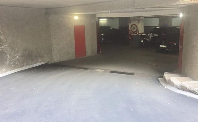 Foto 2 de Venta de garaje en calle De Flos i Calcat de 30 m²