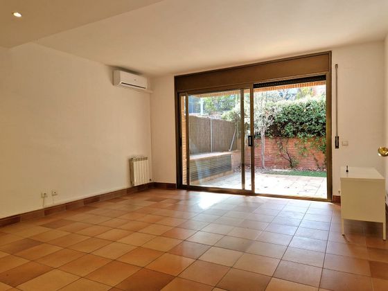 Foto 2 de Piso en venta en calle Domenec Oristell de 2 habitaciones con terraza y garaje