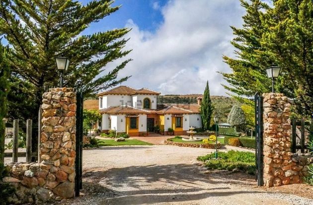 Foto 2 de Casa rural en venda a Archidona de 4 habitacions amb piscina i jardí