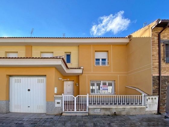 Foto 2 de Casa en venda a Mora de 3 habitacions amb garatge i jardí