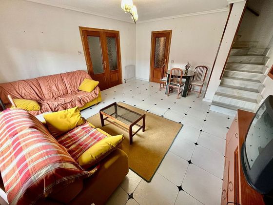 Foto 2 de Casa adossada en venda a La Encarnación de 5 habitacions amb garatge i balcó