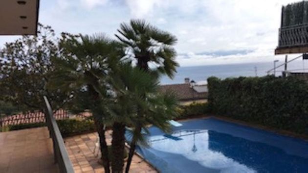 Foto 1 de Chalet en venta en calle Sant Ramon de 5 habitaciones con terraza y piscina