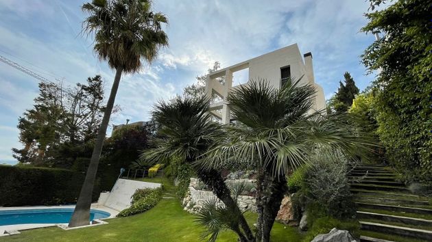 Foto 1 de Xalet en venda a Ciutat Diagonal - La Miranda - La Mallola de 5 habitacions amb terrassa i piscina